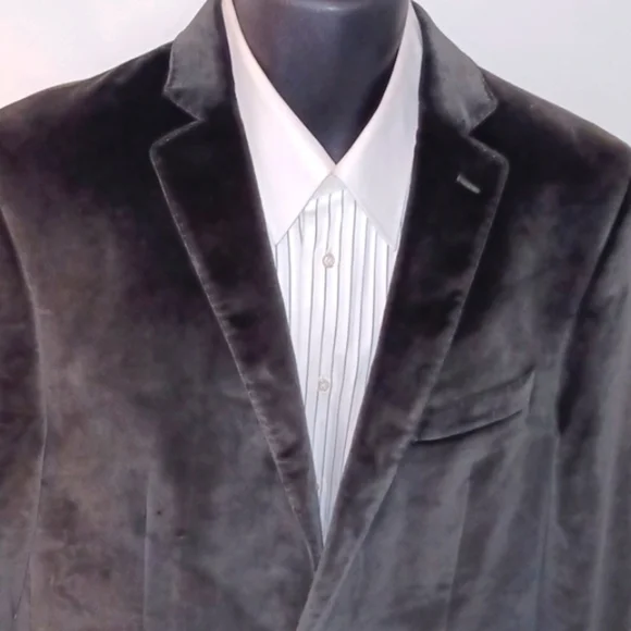 NEIMAN MARCUS Dark Olive Green Velvet Blazer, 42L - Picture 3 of 13